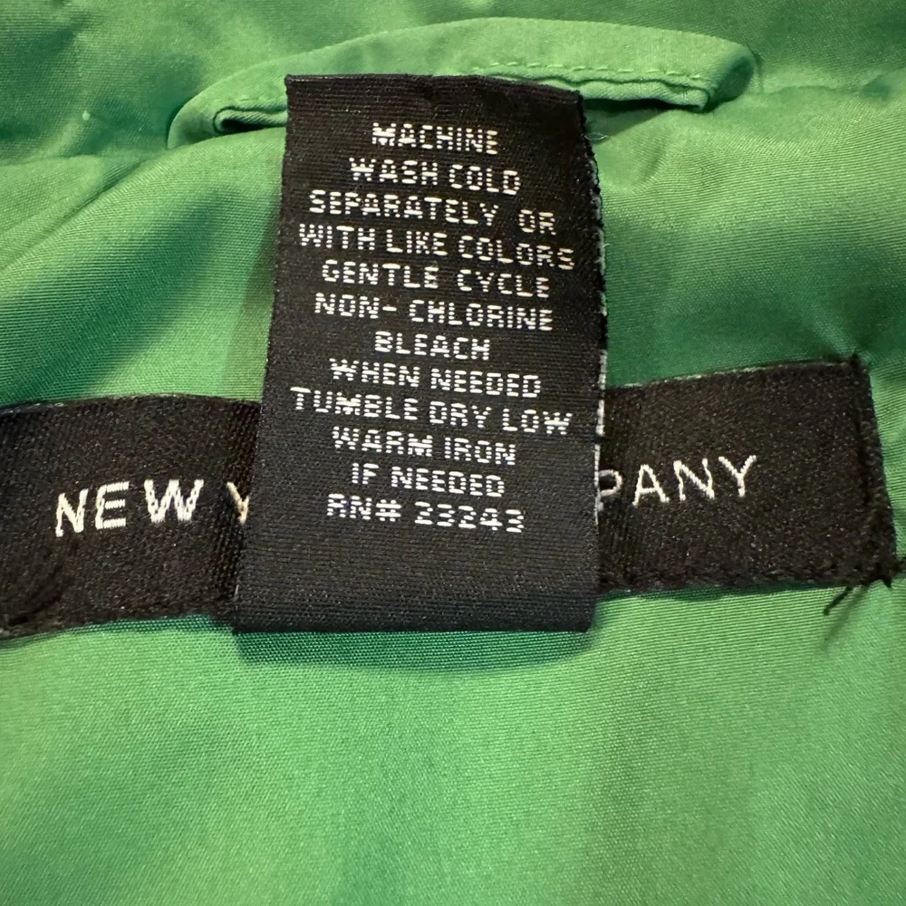 New York & Company Women’s Green Puffer Vest Zip & Snap Closure Size Small - Picture 6 of 6